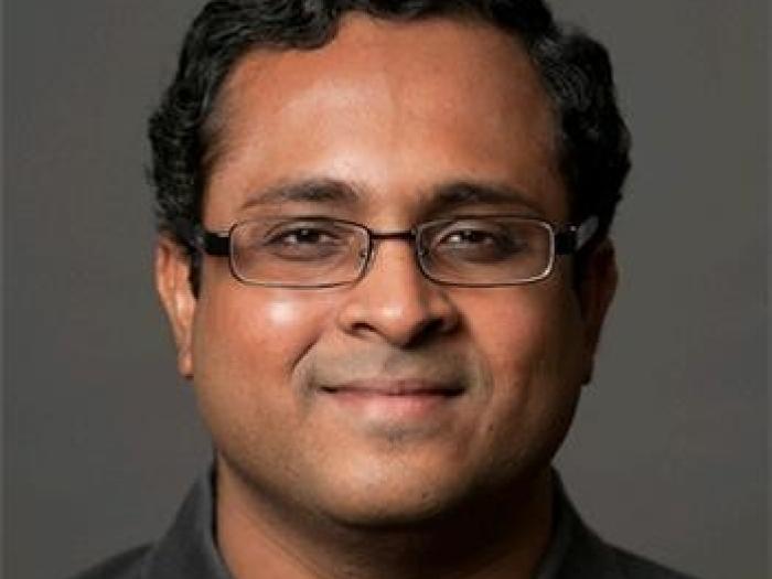 Headshot Vijay Raghaven
